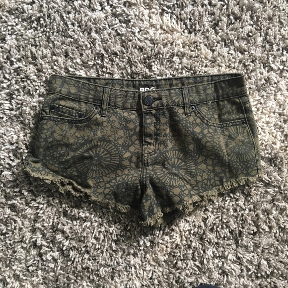 BDG Green Floral Printed Low Rise Mia Shorts 26 - Picture 2 of 7